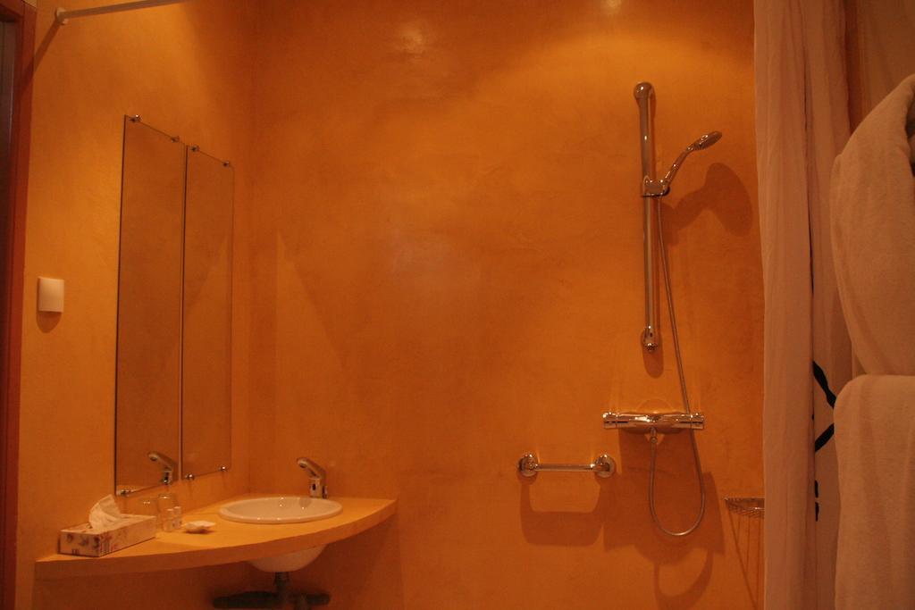 Hotel La Beauze Обюссон Номер фото