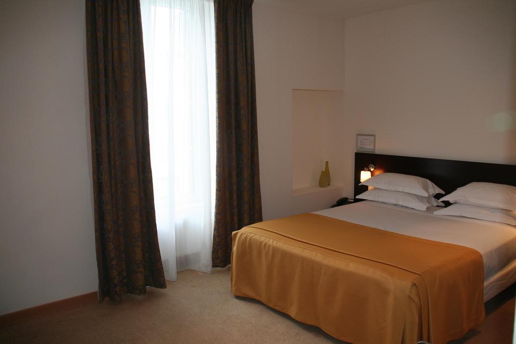 Hotel La Beauze Обюссон Номер фото